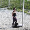 Vanessa Gerbelli malhou na tarde desta terça-feira, 2 de setembro de 2014, na praia da Barra da Tijuca. Acompanhada por sua personal trainer, a atriz mostrou que está em plena forma física aos 41 anos de idade
