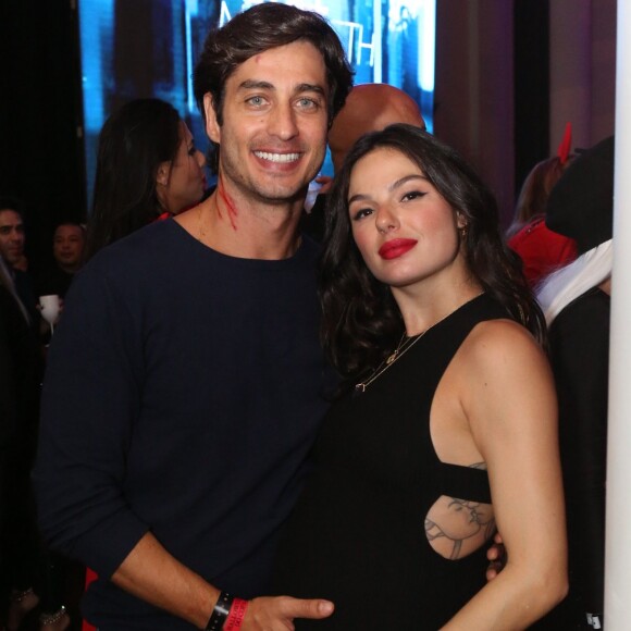 Isis Valverde está grávida do marido, André Resende