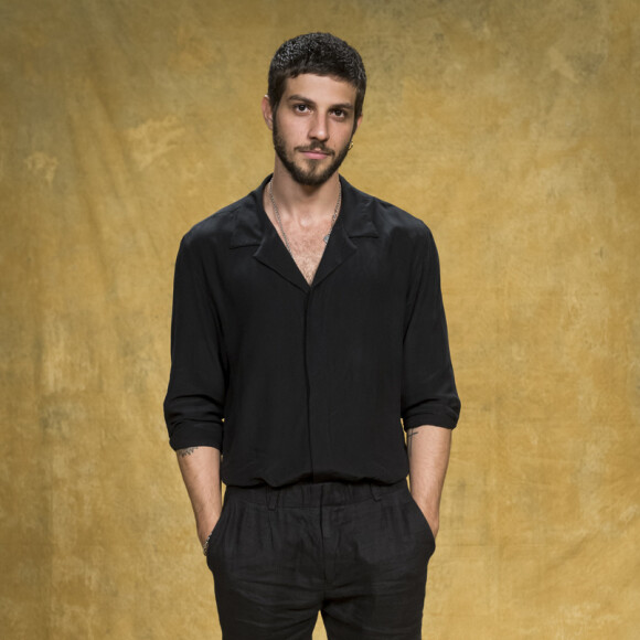 Segundo Leo Dias, Chay Suede trocou beijos com Fernanda Paes leme durante período solteiro