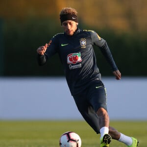 Neymar está treinando em Londres com a seleção brasileira e recebeu a visita do filho, Davi Lucca