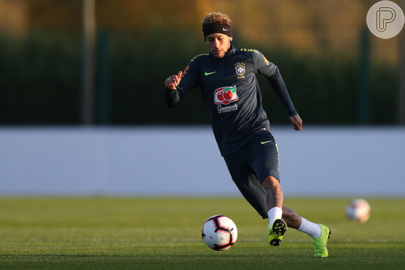 Neymar está treinando em Londres com a seleção brasileira e recebeu a visita do filho, Davi Lucca