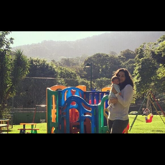 Mãe de Bella, Débora Nascimento se prepara para novela 'Verão 90', da TV Globo
