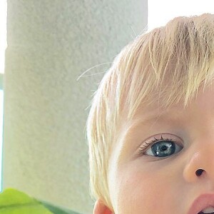 Karina Bacchi poupa dinheiro recebido com exposição de Enrico nas redes sociais