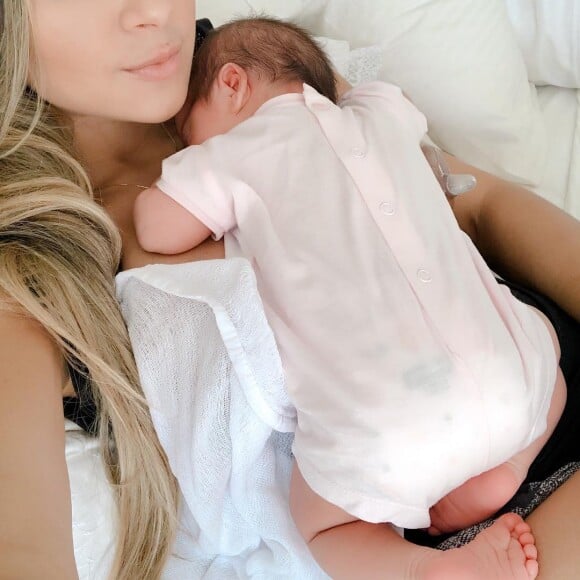 Mayra Cardi deu à luz no dia 18 de outubro