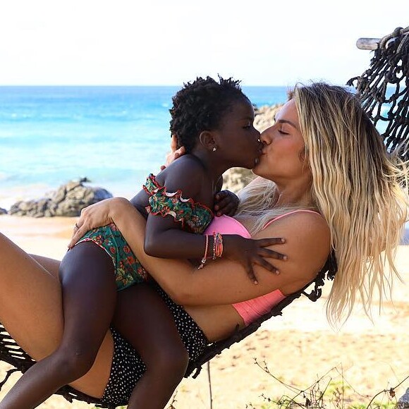 Giovanna Ewbank aproveitou a tarde de folga na companhia da filha, Títi, no feriado deste quinta-feira, dia 15 de novembro de 2018