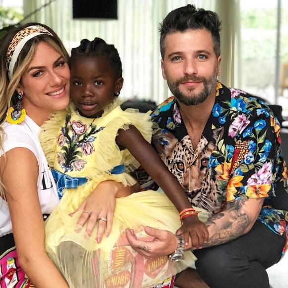 Giovanna Ewbank brincou de cozinha e de boneca com a filha, Títi