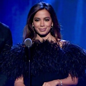 Anitta concorreu no Grammy 2018 os prêmios de 'Melhor Canção Urbana', por sua parceria com Jbalvin em 'Downtown', e '"Melhor Fusão', com 'Sua Cara'