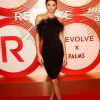 Tendência, Kendall Jenner também já investiu em um vestido com plumas da marca Revolver