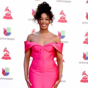 Iza brilha com vestido estilo sereia no tapete vermelho do Grammy Latino 2018, em Las Vegas, nesta quinta-feira, 15 de novembro de 2018