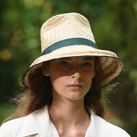 4 modelos de chapéus para proteger o rosto e arrasar no verão