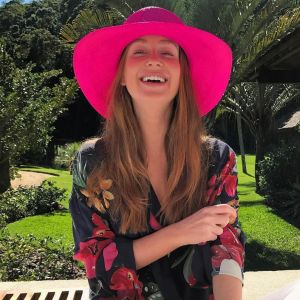 Marina Ruy Barbosa se diverte com música alta do vizinho após longo dia de gravação da novela 'O Sétimo Guardião'