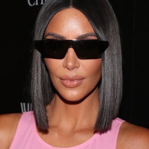 O blunt bob é um dos cortes de cabelo do momento. Kim Kardashian às vezes adota o estilo para variar o look