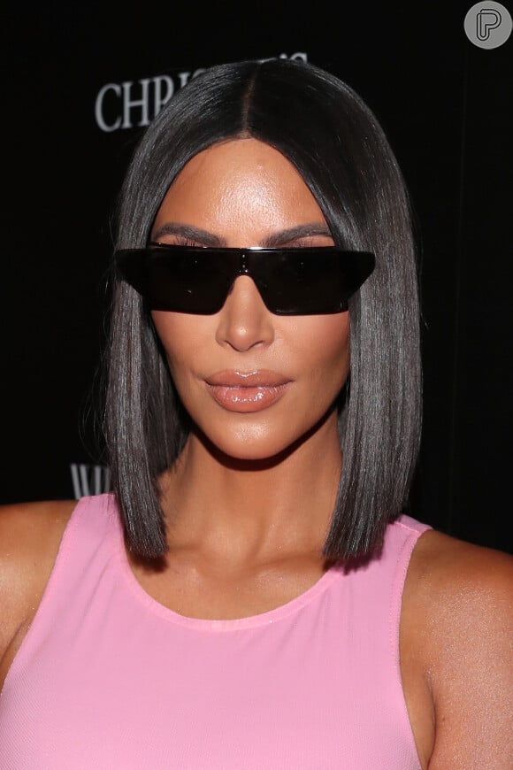 O blunt bob é um dos cortes de cabelo do momento. Kim Kardashian às vezes adota o estilo para variar o look