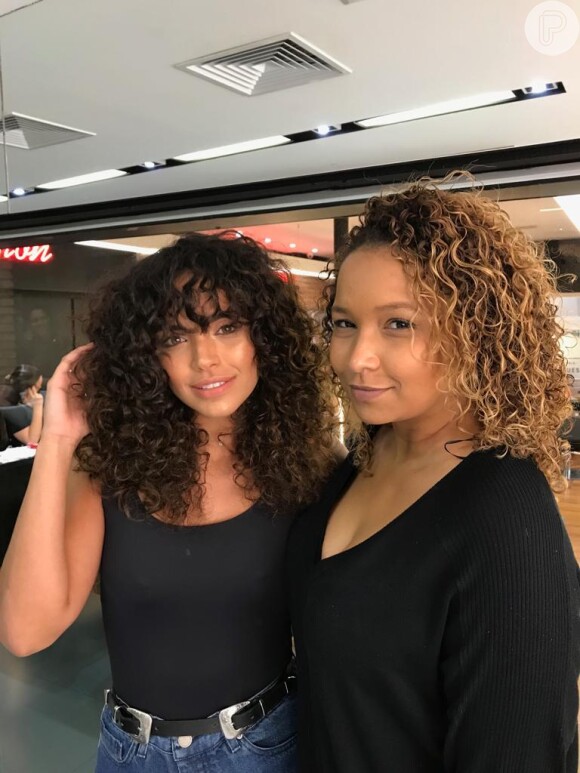 Giovanna Cordeiro cortou o cabelo com Vania Cruz, hairstylist do Espaço Gioh