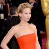 Nas fotos, Jennifer Lawrence aparece em poses sensuais e seminua