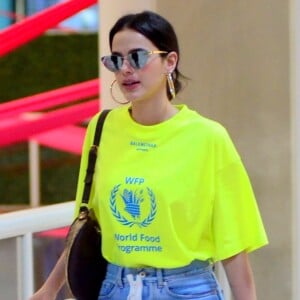 Bruna Marquezine está usando looks fashionistas durante a passagem por Portugal