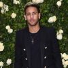 Neymar responde pedido de namoro de seguidora na web, em 17 de novembro de 2018