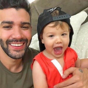 No vídeo, Gabriel, filho mais velho de Gusttavo Lima e Andressa Suita, se divertiu com a música cantada pelo pai