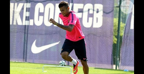 Neymar voltou a treinar após sofrer lesão no tornozelo em treino do Barcelona, na Espanha