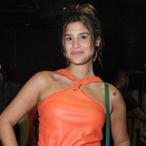 Semelhança de Giulia Costa e novo romance impressiona fãs em foto publicada no sábado, dia 18 de novembro de 2018