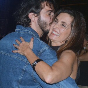 'Frio com sol e uma luz linda de outono', escreveu Fátima Bernardes na legenda da foto com Túlio Gadêlha em Toulouse