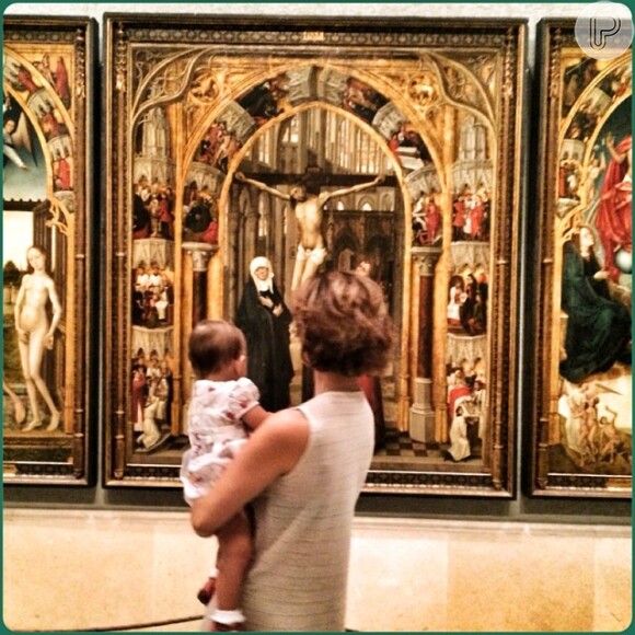 Minna em visita ao Museu do Prado, em Madri, com sua mãe