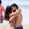 Isis Valverde e Marco Pigossi gravam cenas românticas de 'Boogie Oogie', na praia do Recreio dos Bandeirantes, na Zona Oeste do Rio de Janeiro