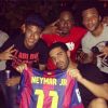 Drake segura camisa de Neymar ao lado de Marcelo em balada de Miami