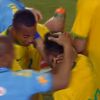 Neymar comemora gol com Robinho