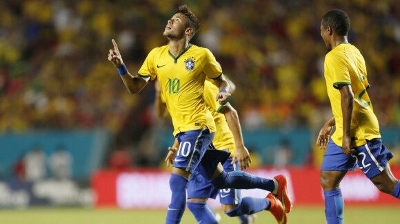 Neymar faz gol em amistoso da Seleção Brasileira e comemora em balada com Drake