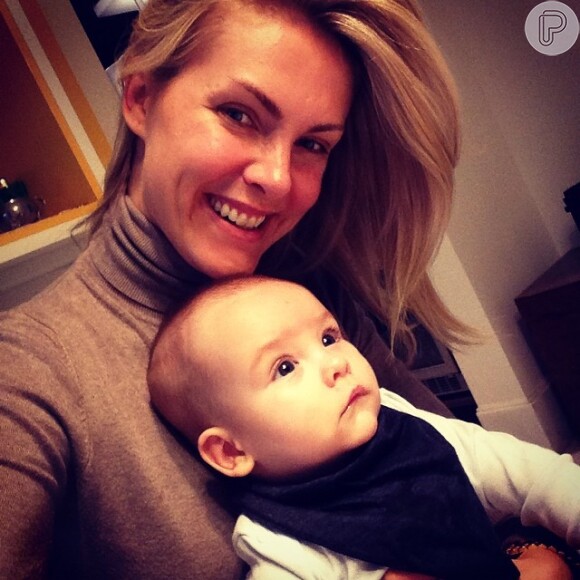 No Instagram, Ana Hickmann se derrete para o filho, Alexandre Júnior, de 6 meses