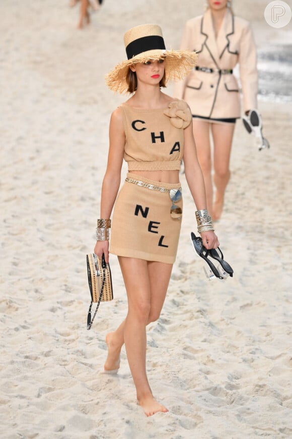 Conjuntinhos continuam na moda nas próximas temporadas. Look da Chanel é moderno e clássico ao mesmo tempo