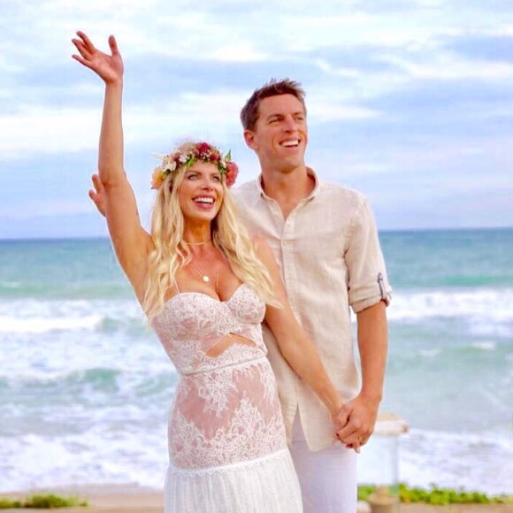 Karina Bacchi ficou noiva de Amaury Nunes em maio de 2018