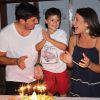 Juliana Knust comemora 4 anos no filho, Matheus: 'Bolinho com a família' (8 de setembro de 2014)