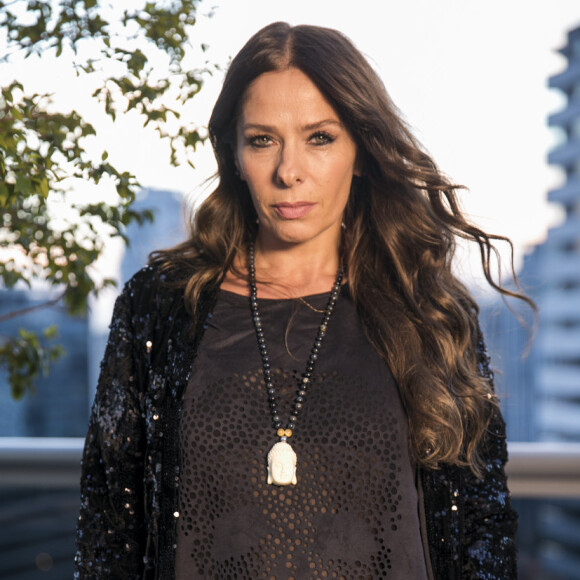 Adriane Galisteu interpreta a estilista Zelda em 'O Tempo Não Para'