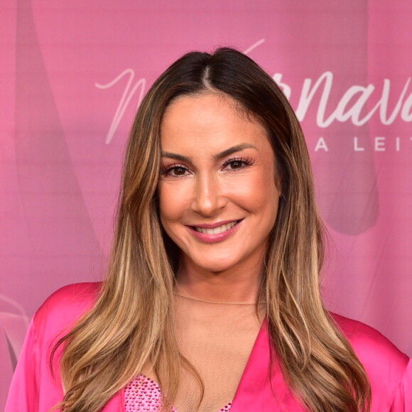 Claudia Leitte faz show e recebe a imprensa em São Paulo