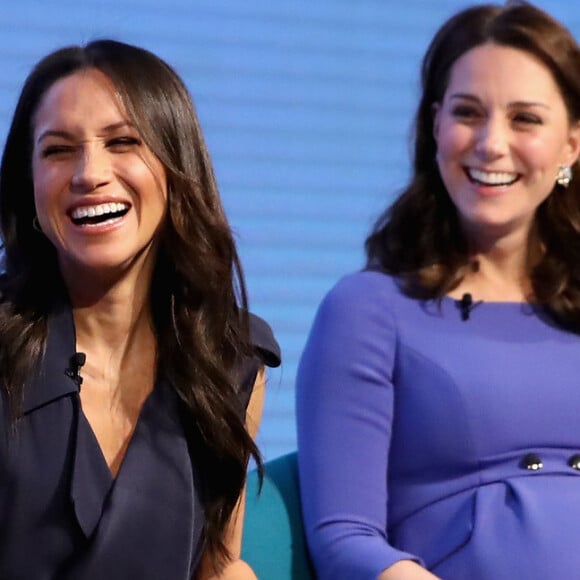 Meghan Markle também teria feito Kate Middleton chorar na prova de roupas de Charlotte para o seu casamento