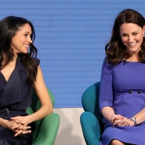 Meghan e Kate ficaram cada vez mais próximas no ano de 2018. A duquesa de Cambridge deu dicas do mundo fashion e sobre a vida no Reino Unido para a ex-atriz