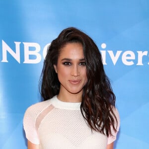 
Meghan Markle ainda se despediu de 'Suits' com casamento de Rachel, sua personagem na série, no final de abril
