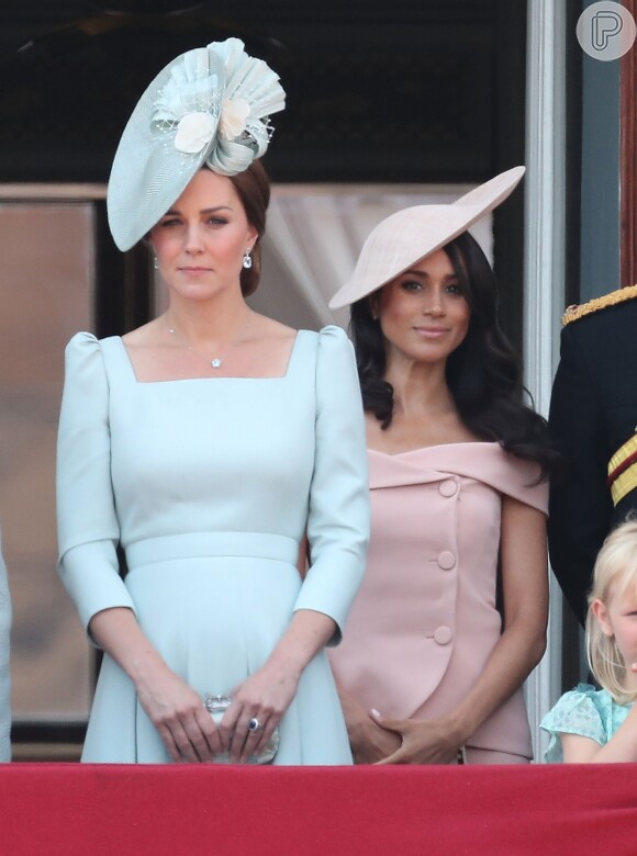 Kate Middleton e Meghan Markle prestigiaram a tradicional parada militar 'Trooping The Colour', realizada em Londres, na Inglaterra, para o tradicional aniversário da Queen
