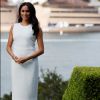 Grávida, Meghan Markle exibiu uma barriguinha discreta em look branco, no primeiro dia de sua viagem para a Austrália