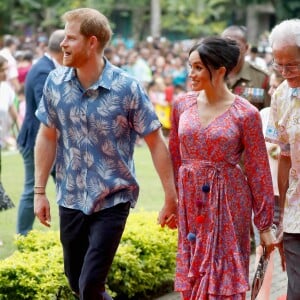 Para discurso em Fiji, Meghan Markle usou look florido inspirado em Frida Khalo