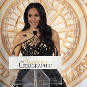 Like a princess! Meghan Markle usou vestido com pássaros bordados em tule para jantar de gala na Australia