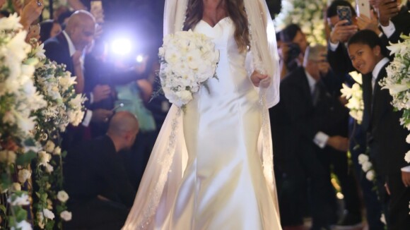 Nicole Bahls usa vestido de seda italiana ao se casar com Marcelo Bimbi. Fotos!