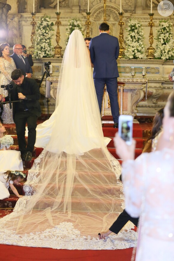 Nicole Bahls e Marcelo Bimbi se casaram na igreja da Candelária, no Rio de Janeiro