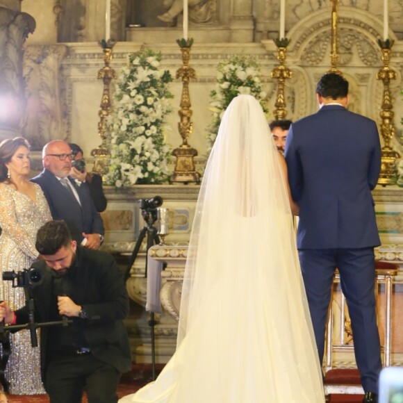 Nicole Bahls e Marcelo Bimbi se casaram na igreja da Candelária, no Rio de Janeiro