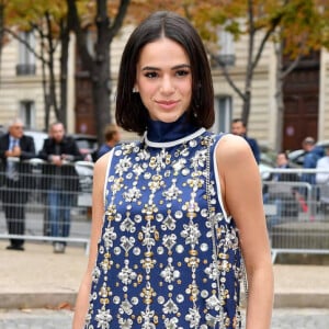 O vestido da Miu Miu usado por Bruna Marquezine no desfile da grife, em Paris, foi um dos mais elegantes do ano