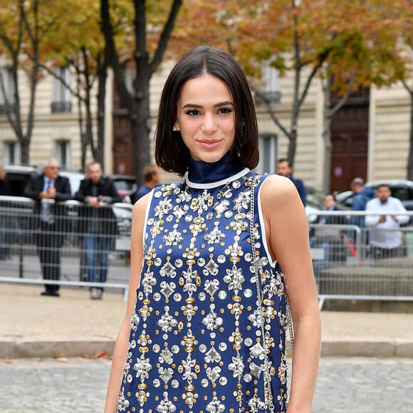 O vestido da Miu Miu usado por Bruna Marquezine no desfile da grife, em Paris, foi um dos mais elegantes do ano