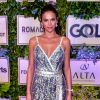 Bruna Marquezine também fez sucesso com o vestido metalizado da Dolce & Gabbana usado no leilão do Instituto Projeto Neymar Jr.