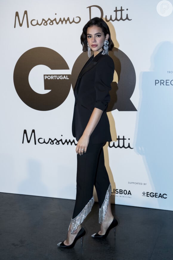 Bruna Marquezine usou várias tendências em 2018, inclusive looks no estilo boyfriend, como esse usado recentemente em um evento em Portugal